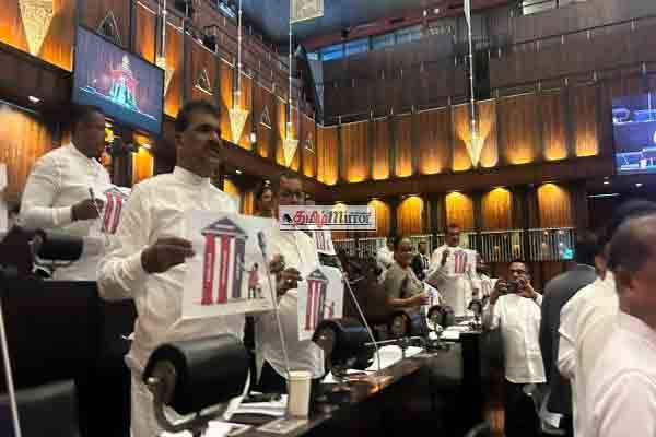22ஆவது திருத்தச் சட்டமூலம் சர்ச்சைகளுக்கு மத்தியில் சமர்ப்பிப்பு