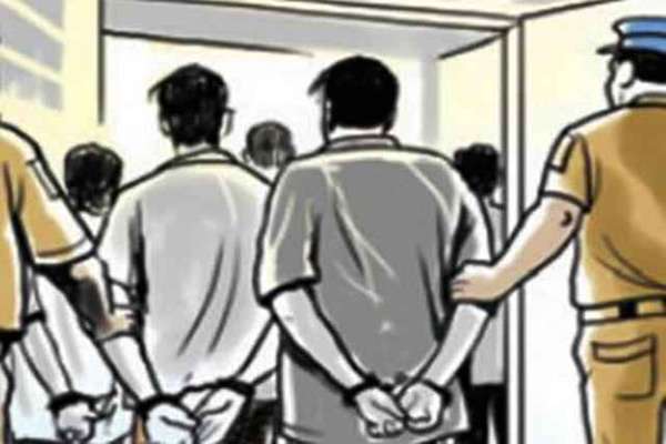 ஆயுதப்படையுடன் உணவகத்தில் தாக்குதல் நடത்திய மூவருக்கு ஒன்பது ஆண்டு சிறைக்குறை