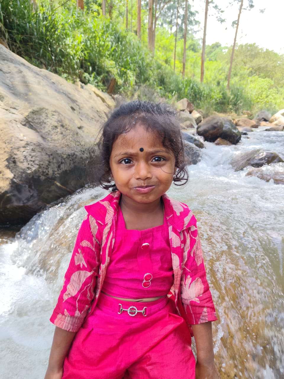 கம்புருපිටිய வில்லில் கற்பனை செய்யப்பட்ட ஹைட்ரஜன் பெராக்சைடை அருந்திய மூன்று வயது சிறுமி இறந்துவிட்டாள்