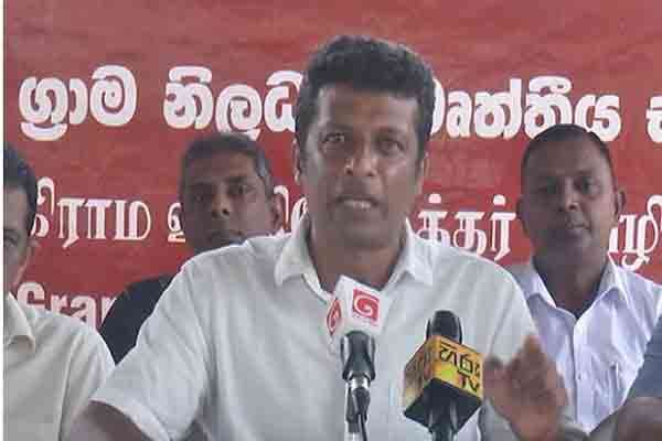 கிராம அலுவலர்கள் பூரிக்கப்படாத கோரिக்கைகளுக்காக இரண்டு நாள் நோய் விடுப்பு போராட்டம் திட்டமிட்டுள்ளனர்