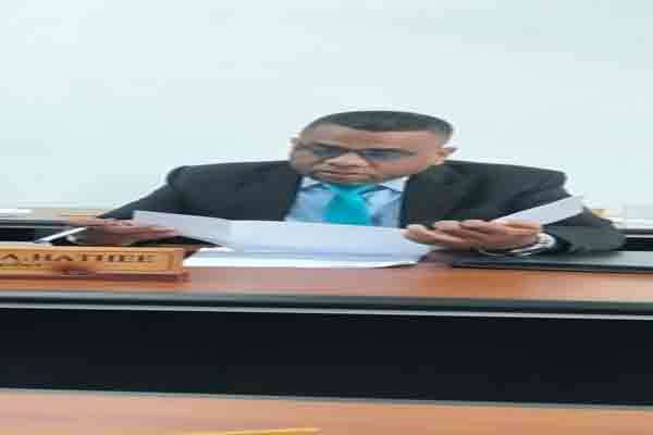 கல்முனை மருத்துவமனையில் உடை நெறிமுறை அமலாக்கத்தை அரசியல் தலைவர் கண்டனம் செய்தார்