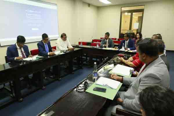 சிறைச்சாலைகளில் நெரிசலை குறைக்க பேச்சு