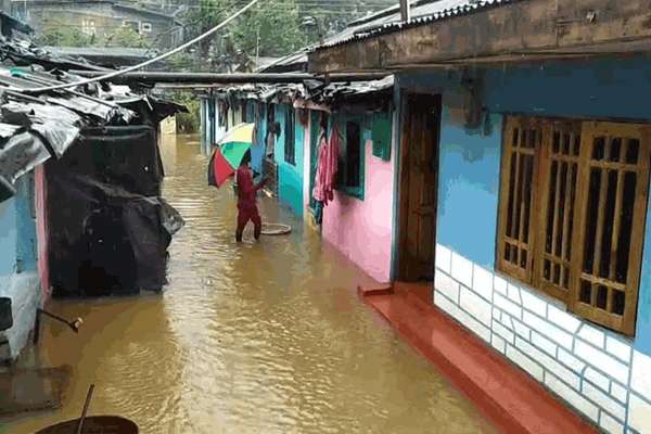 இலங்கை முழுவதும் பரவலான மழை மற்றும் வலிமையான காற்று எதிர்பார்க்கப்படுகிறது