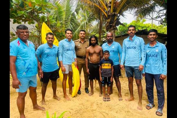 கல்கிஸ்ஸ கடற்கரையில் வலிமையான течений்களில் சிக்கிய நீச்சல் வீரரை போலீசார் மீட்டு வைத்தனர்