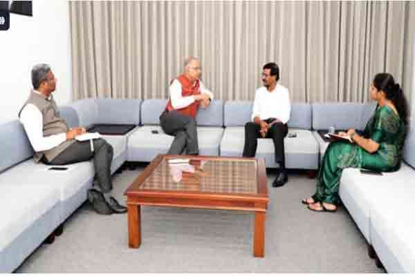 இந்திய உயர் ஆணையர் கொழும்பில் JVP தலைமையுடன் சந்திப்பு