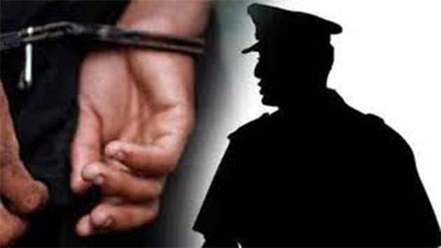 இலங்கையில் லஞ்சக் குற்றச்சாட்டில் இரண்டு போலீசு அதிகாரிகள் கைது