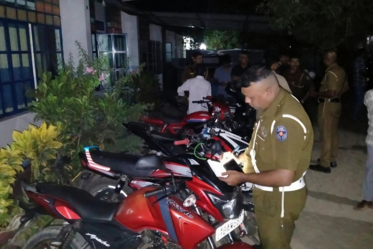 நிந்தவூர் தெருவில் சட்டவிரோத பைக் பந்தயத்தை கட்டுப்படுத்த காவல்துறை ஐந்து மோட்டார் சைக்கిளை பறிமுதல் செய்தது