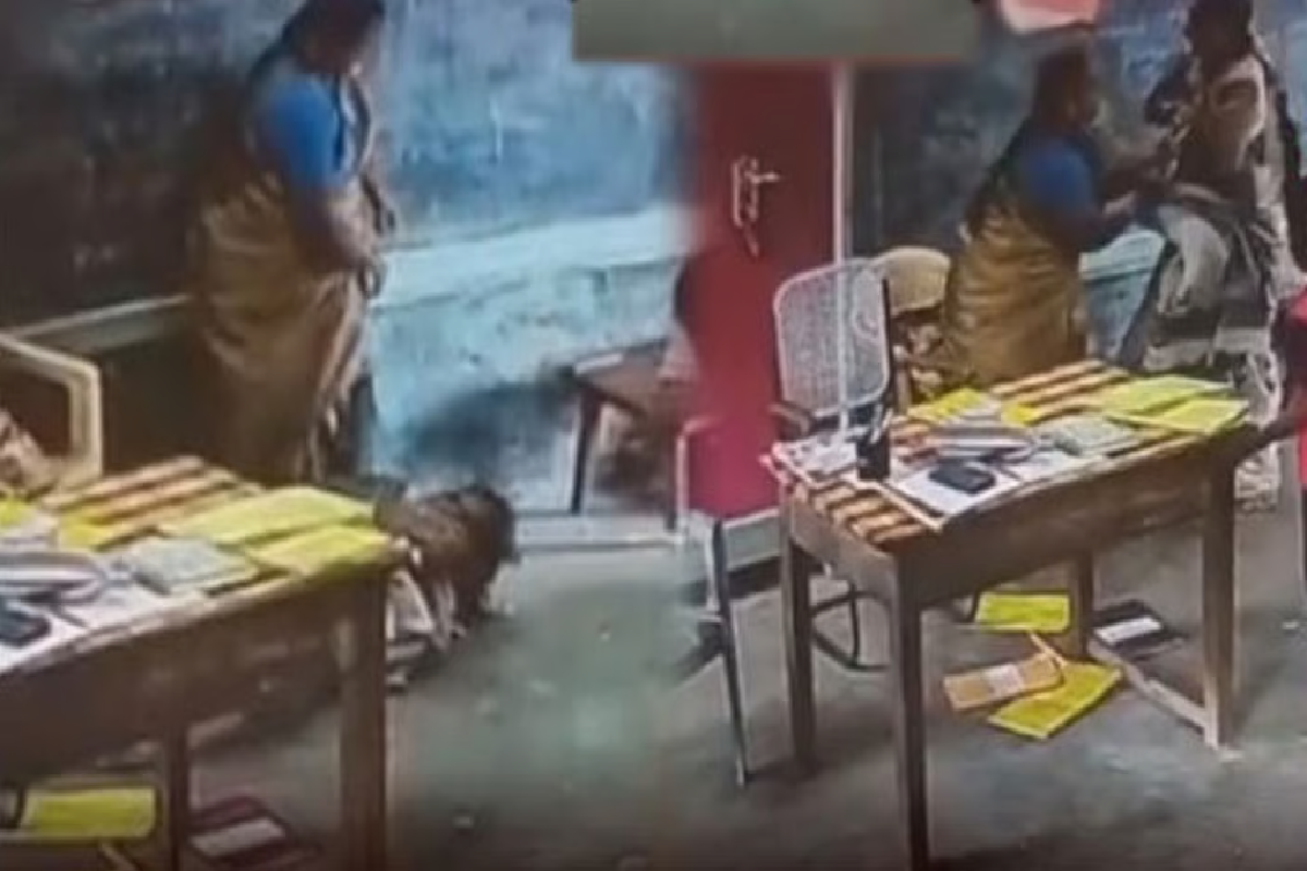 ஆசிரியர் வகுப்பறையில் பள்ளி校長ைக் கொடுமைப்படுத்திய பின்னர் ஆட்சேபனைக்கு உள்ளாக்கப்பட்டார்