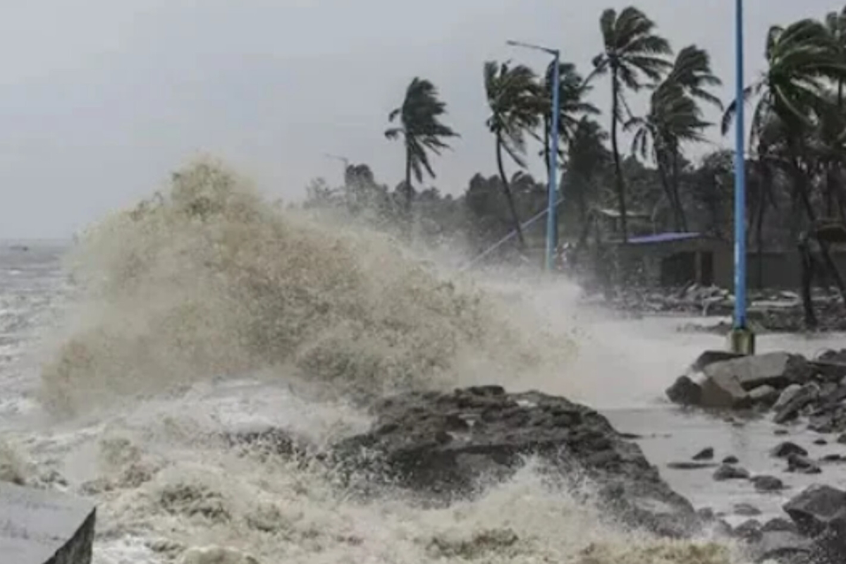 இலங்கையின் வானிலை துறை வலுவான காற்று மற்றும் கடல் ঢலைகளுக்கான சிவப்பு எச்சரிக்கையை வெளியிட்டது
