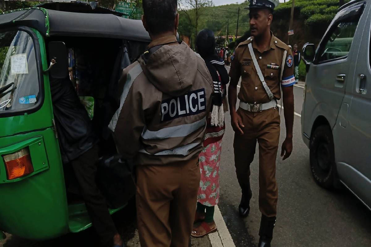 நுவරඑලිය வில் மோட்டார்சைக்கிள்-ட்রைசைக்கிள் மோதலில் இருவர் காயமடைந்தனர்