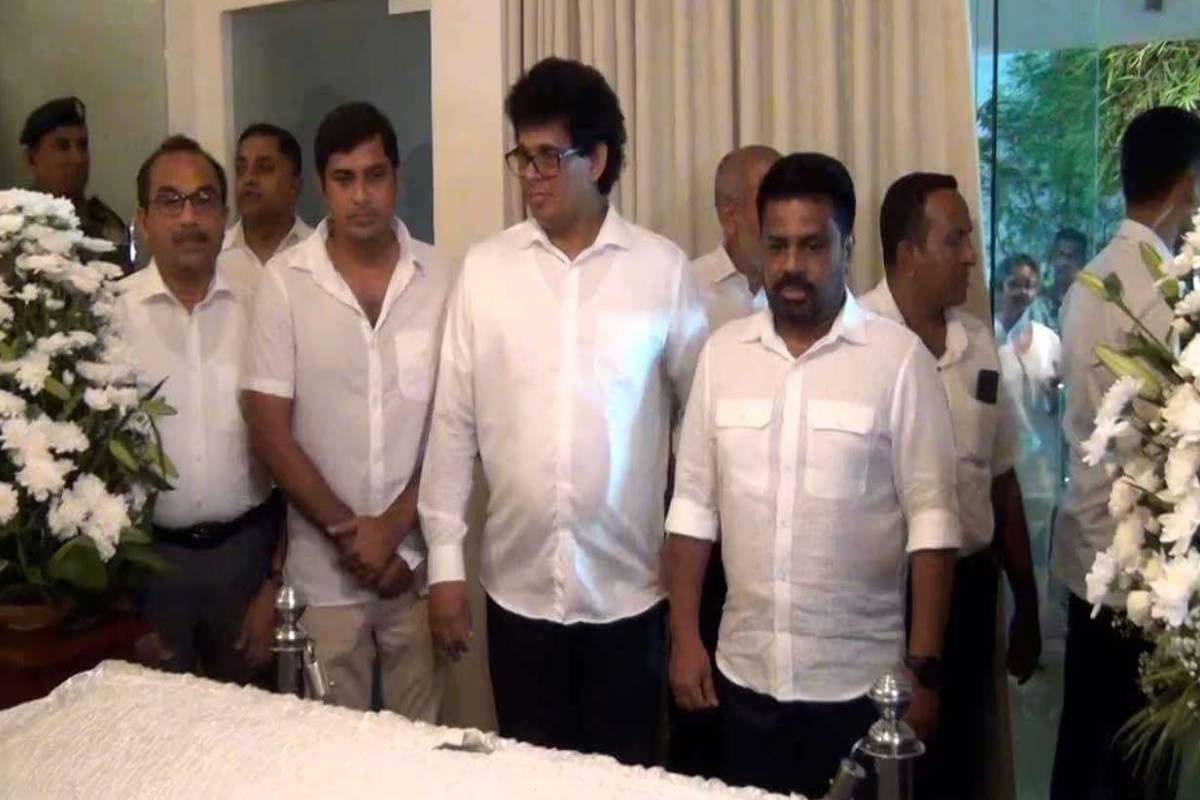 குடியரசுத் தலைவர் திசாநாயக்க புகழ்பெற்ற பாடகி நந்தமாளினிக்கு இறுதி மரியாதை செலுத்தினார்