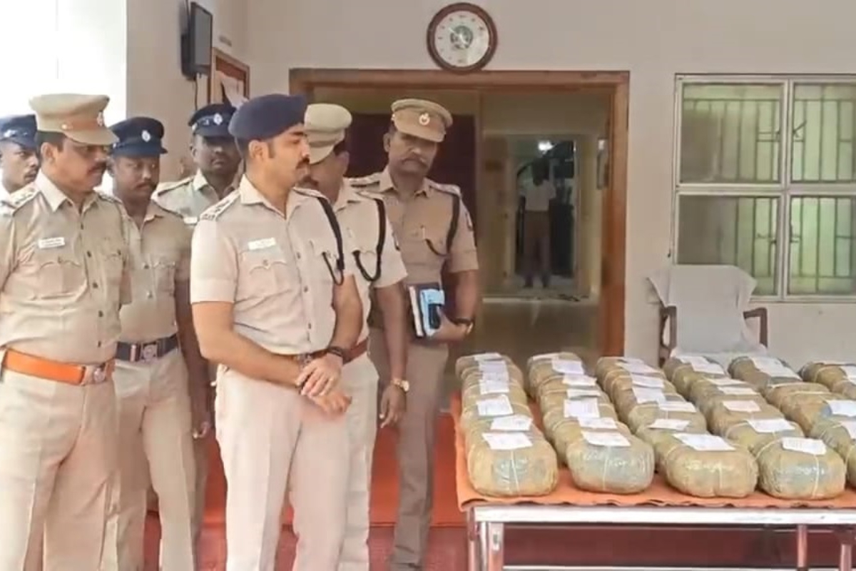 இந்திய காவல்துறை இலங்கைக்கு கடத்தப்பட இருந்த 297 கிலோ கஞ்சா பறிமுதல்; கடத்தல்காரர்களின் சொத்துக்கள் முடக்கப்பட்டன