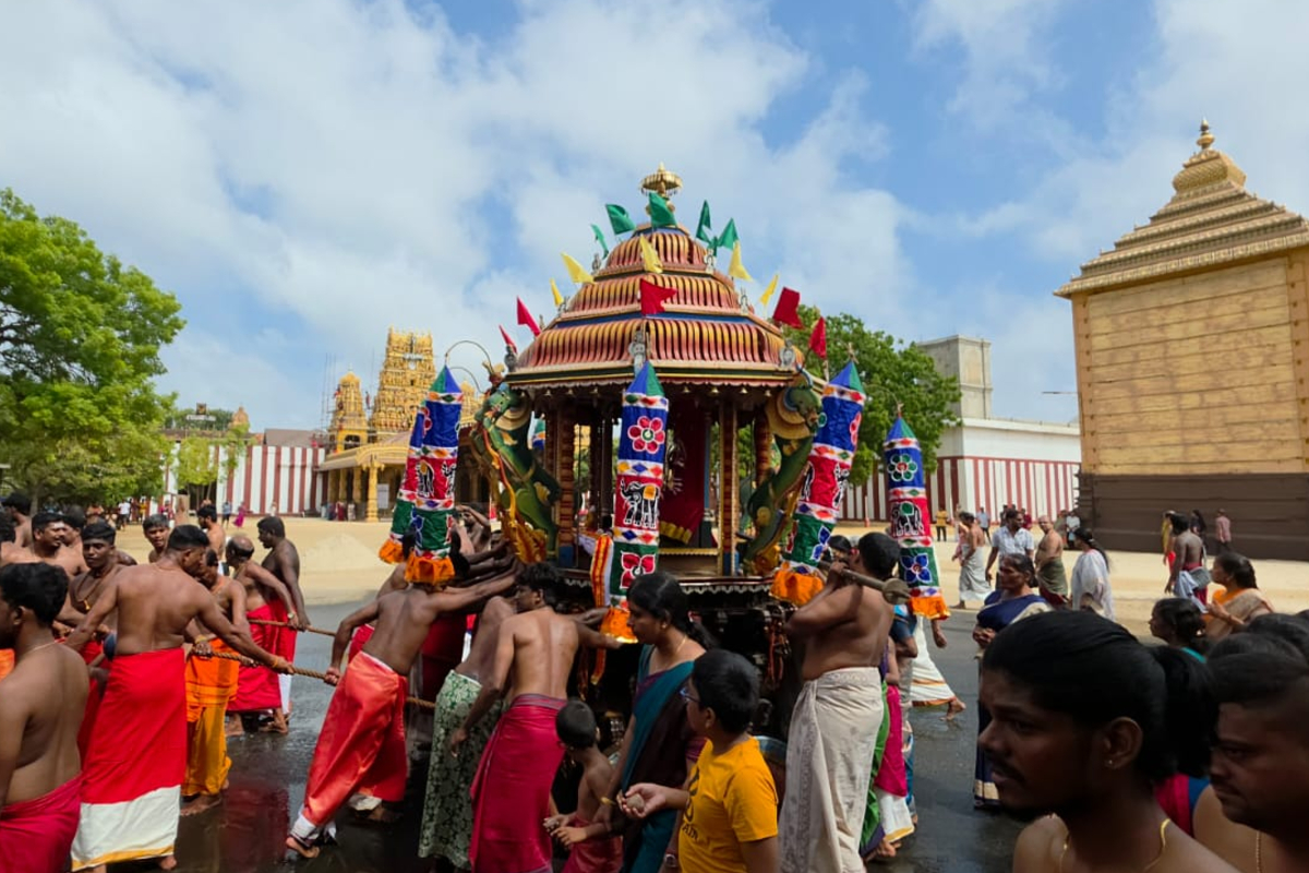நல்லூர் கந்தசுவாமி கோயிலுக்கு பரம்பரை விழாவைத் தொடர்ந்து புனித கொடி துணி வந்தது