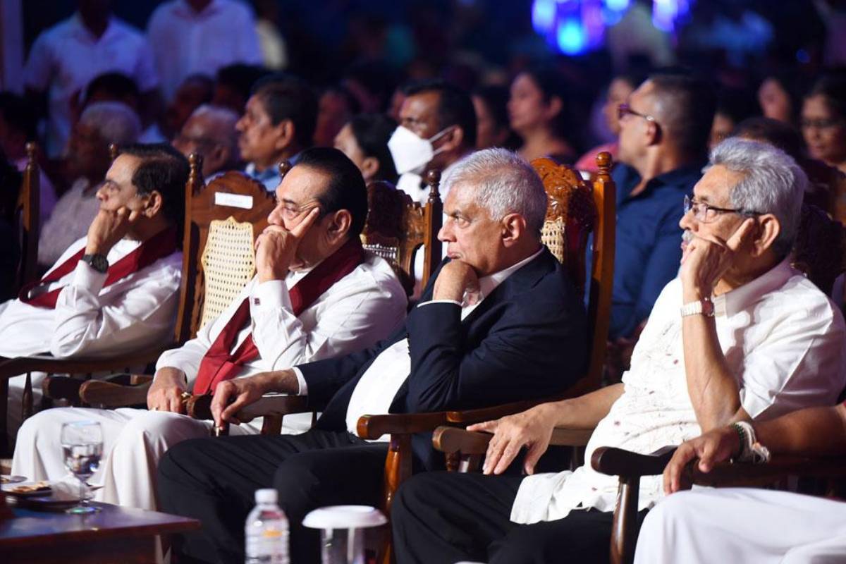 இலங்கையின் அடுத்த ஜனாதிபதி ஒரு சிறைக்கைதியாம்.. மகிந்தவும் கோட்டாபயவும் வரிசையில்!