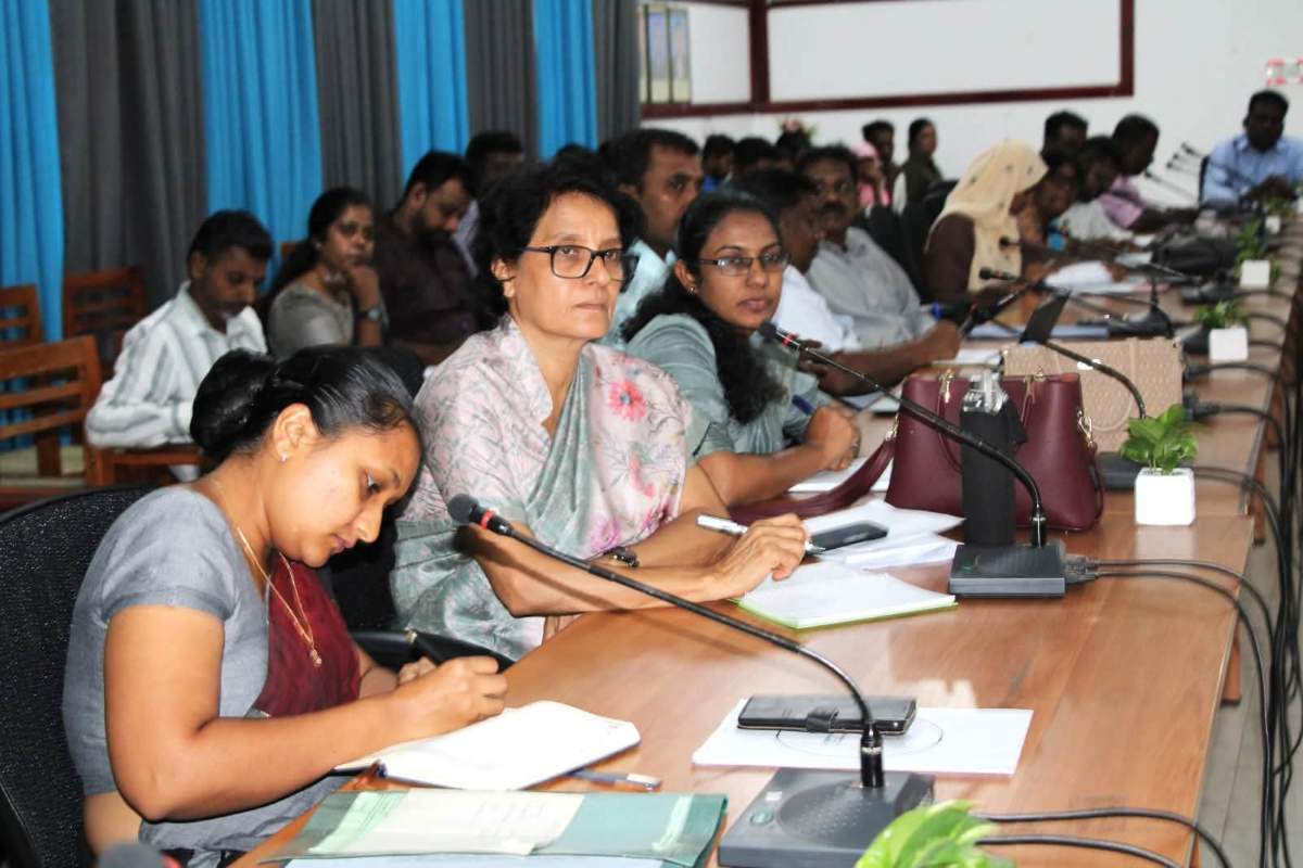வவுனியா மாவட்டம் கடுமையான வெப்ப அலையை எதிர்கொள்கிறது; அதிகாரிகள் மக்களுக்கு எச்சரிக்கை வெளியிடுகின்றனர்