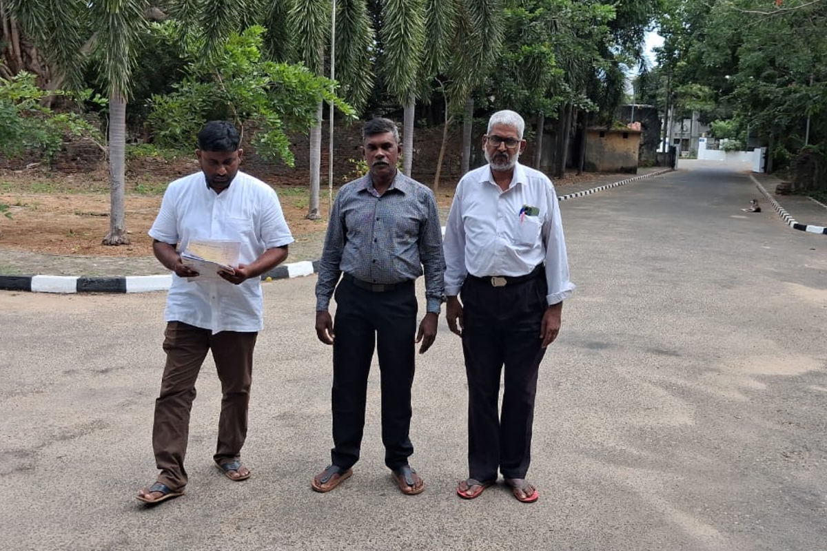கீரிமலையில் குப்பைகள் கொட்டப்பட்டமை தொடர்பில் ஆளுநரிடம் மனு கையளிப்பு