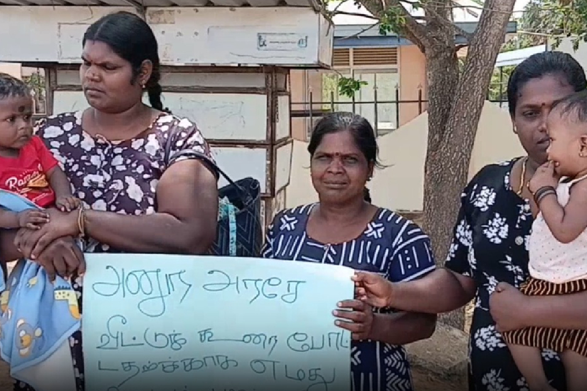 முல்லைத்തீவு மாவட்டத்தில் தடைப்பட்ட வீட்டுவசதி திட்டத்தின் மீது மக்கள் போராட்டம்