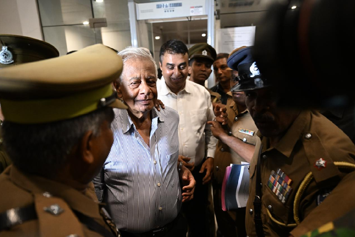முன்னாள் போலீஸ் தலைவர் மற்றும் பாதுகாப்பு செயலாளர் ஈஸ்டர் தாக்குதல் அலட்சியத்திற்காக மரண தண்டனை விதிக்கப்பட்டனர்