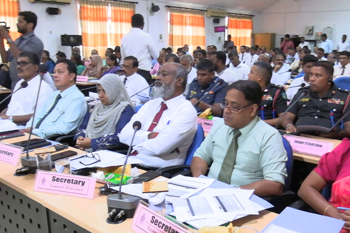 பட்டிக்காலோவில் நீண்டகாலமான கால்நடை விவசாயிகள் தகராறை பதிவு செய்த அரசு அதிகாரிகள்