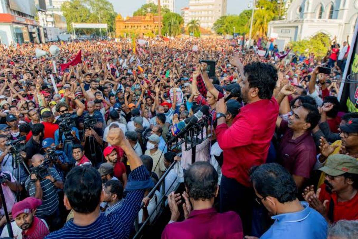 எதிர்க்கட்சி தலைவர் தமிழ் புத்தாண்டுக்கு முன் தற்போதைய அரசாங்கம் முடிவுக்கு வரும் என்று கணித்துள்ளார்