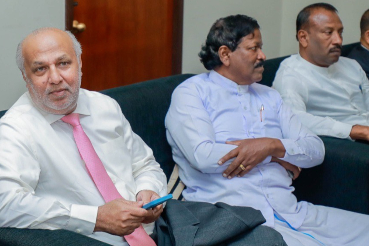 எதிர்க்கட்சி தலைவர் தமிழ் மற்றும் முஸ்லிம் எம்பி களுடன் வடக்கு மற்றும் கிழக்கு பிராந்திய சவால்களை பற்றி விவாதம் நடத்தினார்