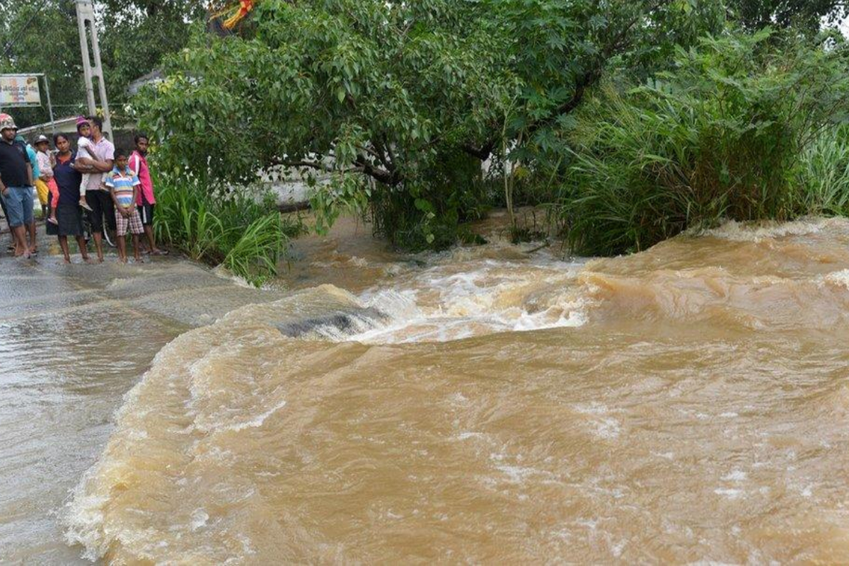 இலங்கையின் பல மாவட்டங்களில் கனமான மழை மற்றும் வலுவான காற்று எதிர்பார்க்கப்படுகிறது