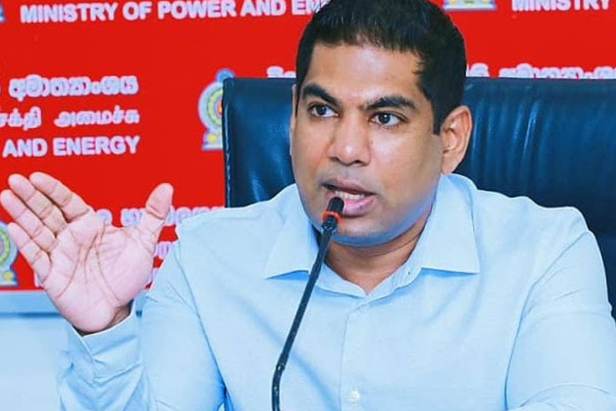 முன்னாள் மின்சக்தி அமைச்சர் கஞ்சன் கCoal நenquiry Commission முன் தோன்றினார்