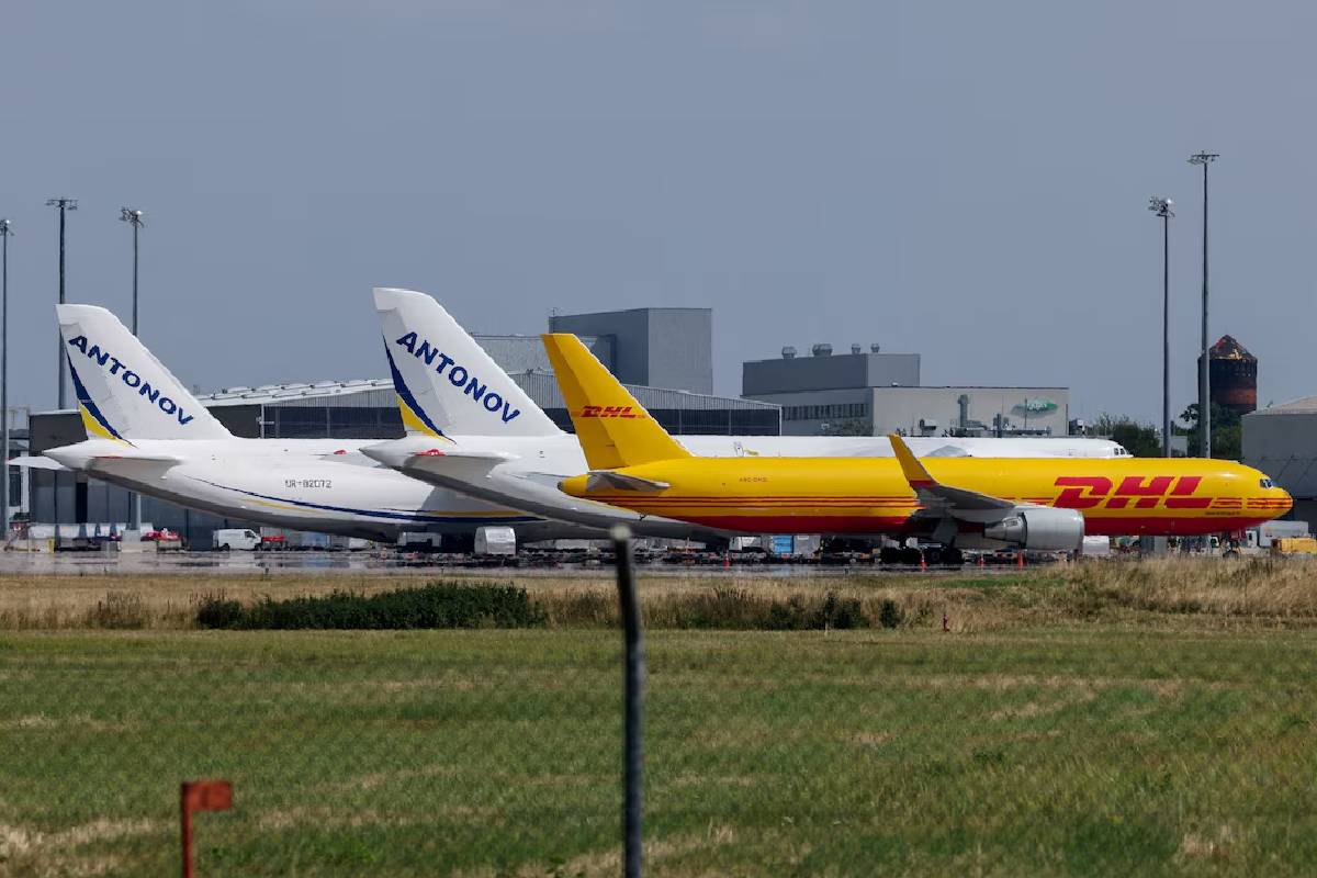 காற்றில் பறந்தபோது மர்மப் பொருளுடன் மோதிய DHL சரக்கு விமானம் – அவசர தரையிறக்கம்