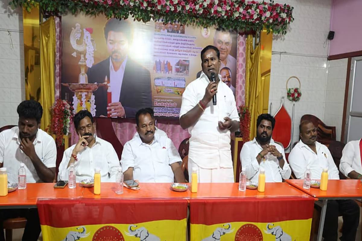 ADMK சட்டமன்ற உறுப்பினர்கள் விஜய்க்கு ভবிষ்যত பிரதமர் பாத்திரத்திற்கு সমর্থন, புதுச்சேரியில் ভাষা নীতিতে احتجاج