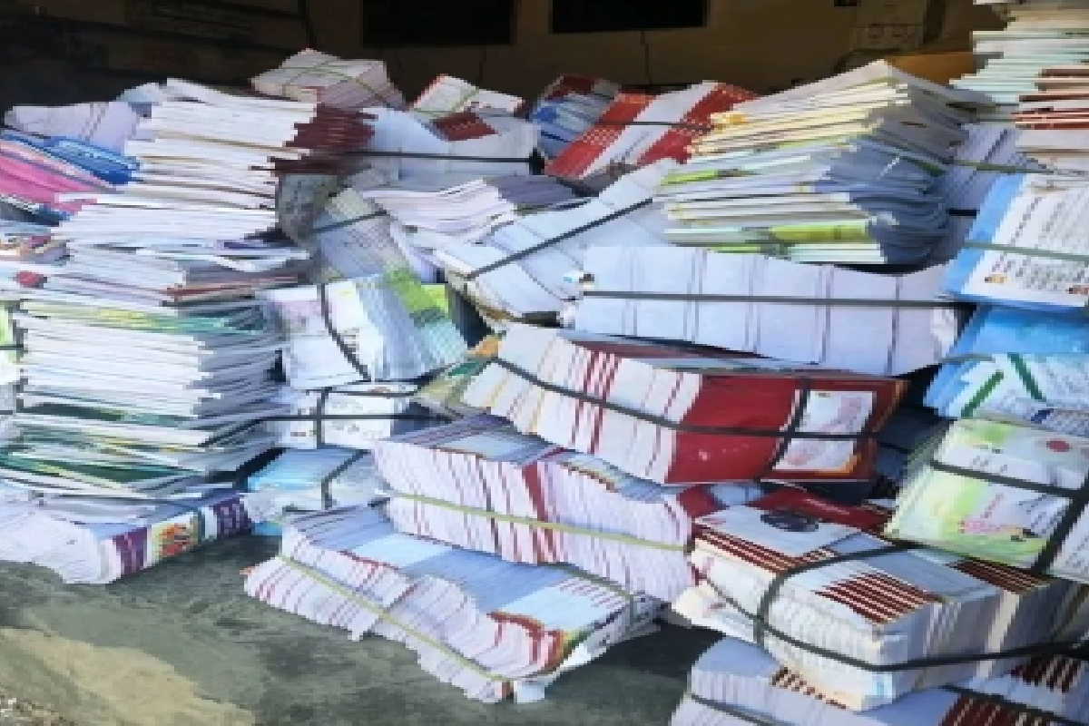 கிழக்கு மாகாணத்தில் விநியோகத்திலிருந்து காணாமல் போன 800,000 ரூபாய் மதிப்புள்ள பாடநூல்கள்