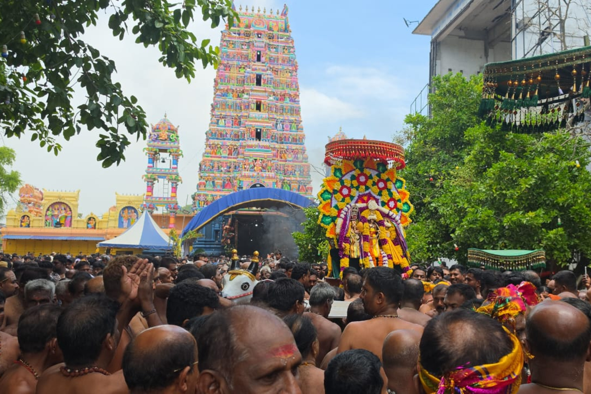 மாතරയில் வার்ષிக கோயில் திருவிழாவுக்கு ஆயிரக்கணக்கான மக்கள் கூடினர்