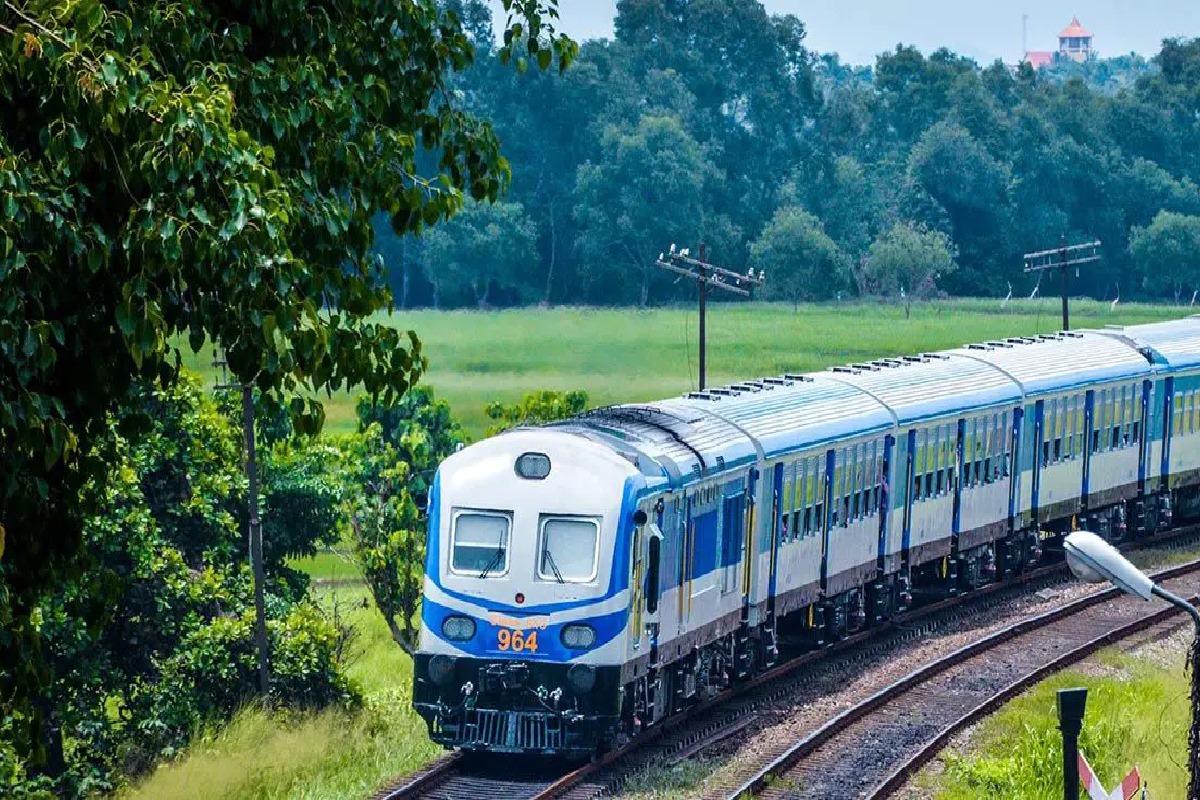 தொழில்நுட்ப பழுது ரயில் சேவையை தடை செய்கிறது, மாற்று வழியில் அதிக திரளை ஏற்படுத்துகிறது