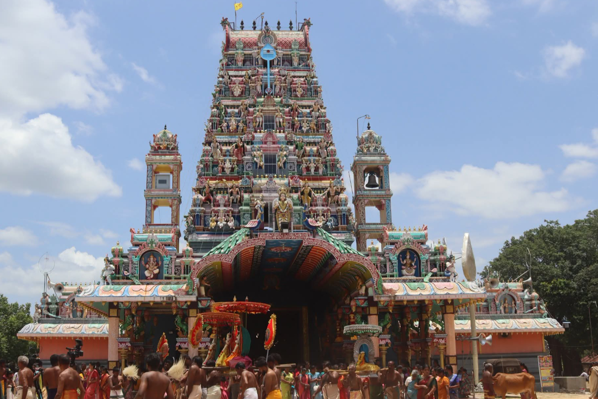 முல்லைத்தீவு இலங்கையில் உள்ள ஸ்ரீ கந்தசுவாமி கோயிலில் ஆண்டு விழா கொடி ஏற்றும் விழாவுடன் தொடங்கியது