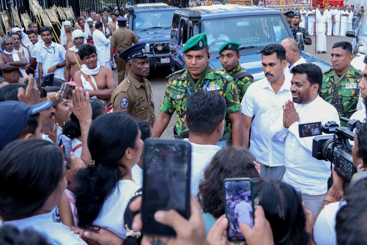 ஜனாதிபதி அனுர குமার குமாரசிங்ஹे கண்டியில் புனிത பௌத்த தலங்களை பார்வையிடுகிறார்