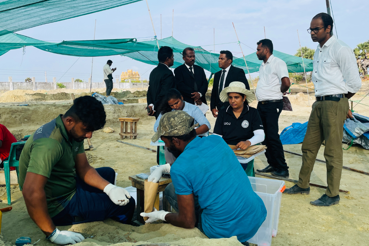 செம்மணி பொதிந்துபோன கல்லறையில்掘삭 - குழந்தைகளின் ஆடைகளும் மனித எச்சங்களும் கண்டுபிடிப்பு