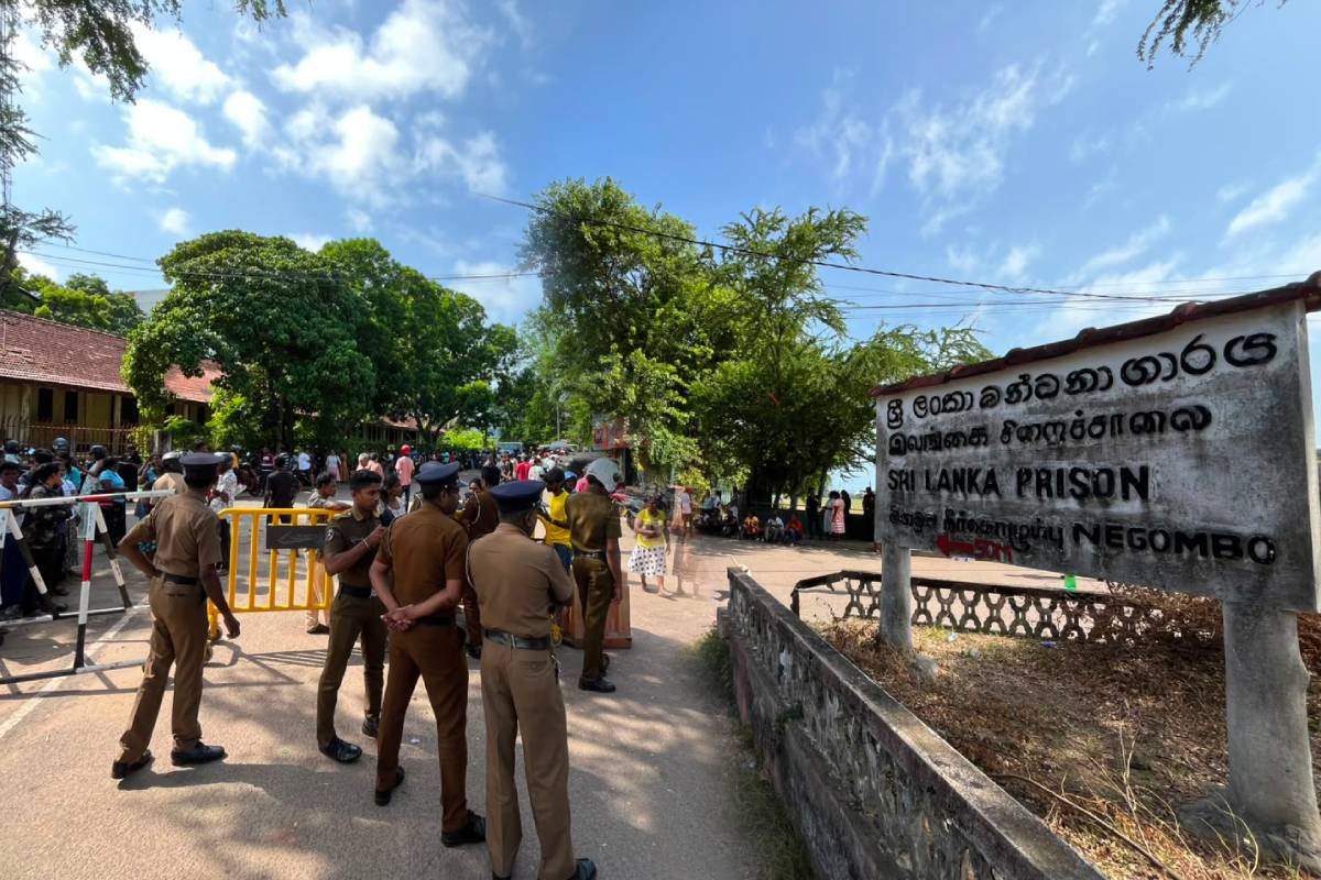 இலங்கை சிறைச்சாலை வன்முறை அதிகரிப்புக்கு பதிலளிக்க இராணுவம் மற்றும் காவல்துறையை அமைப்பிக்கிறது
