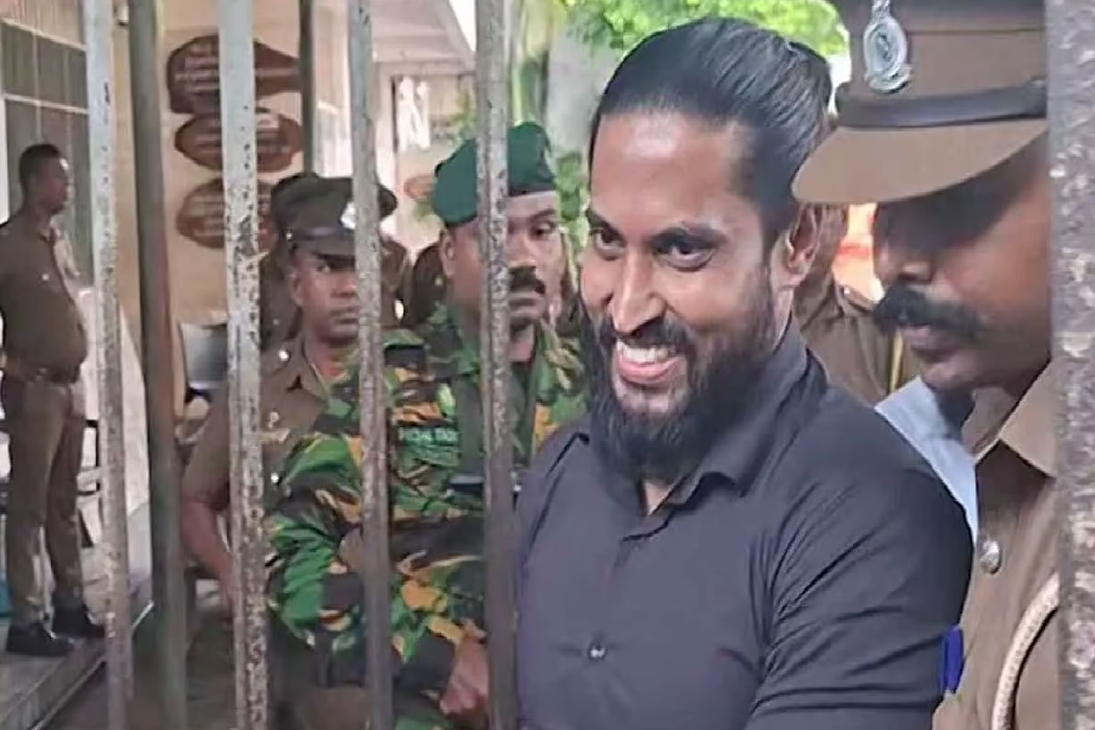 கெஹெல்பத்தரவின் தொலைபேசியில் நடிகைகளின் தகவல்கள் ; புகைப்படத்துடன் சிக்கிய அரசியல் தலைகள்