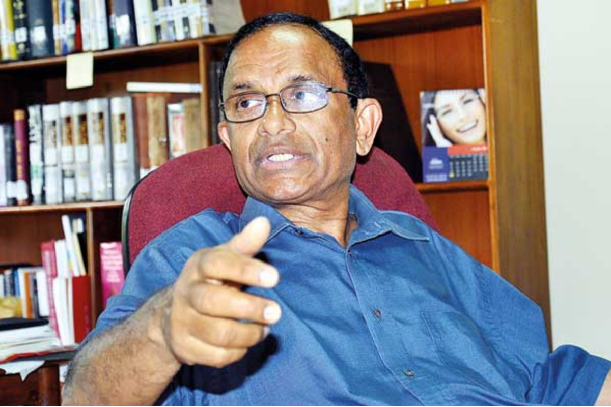 நீதிபதிகளின் காலावधி நீட்டிப்பு சர்வாதிகார குணங்களை காட்டுகிறது, முன்னாள் சட்டமாற்றியர் கூறுகிறார்