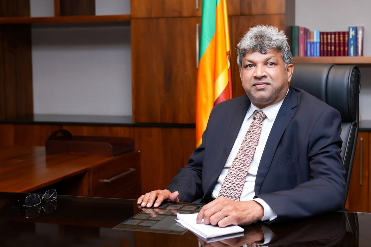 நீதிமந்திரி हरشन నానాయकાર్ క్ సమీపకాలీన हিंसா తరవాత జఫ్ന జైలు సందర్శన