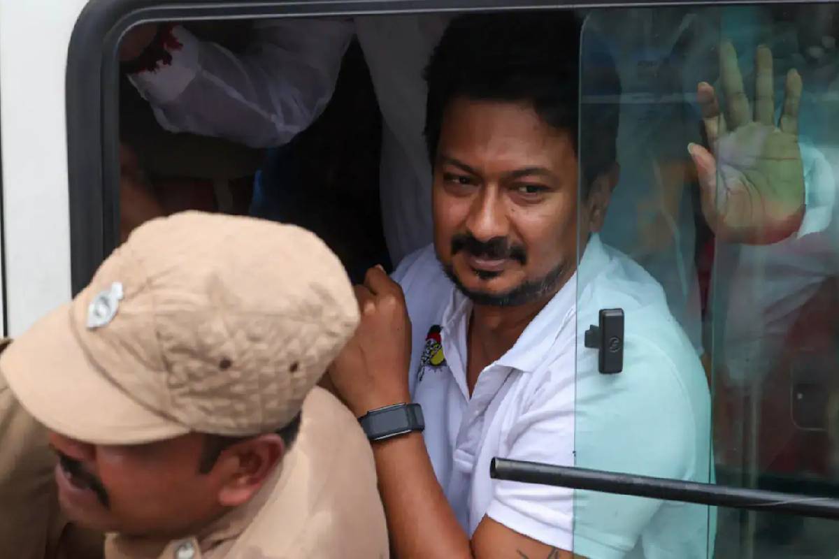 எதிர்க்கட்சி தலைவர் உதயநிதி ஸ்டாலின் நிலைய ஜ保釈்பில் விடுவிக்கப்பட்டார் - பொலிஸ் விசாரணைக்குப் பிறகு