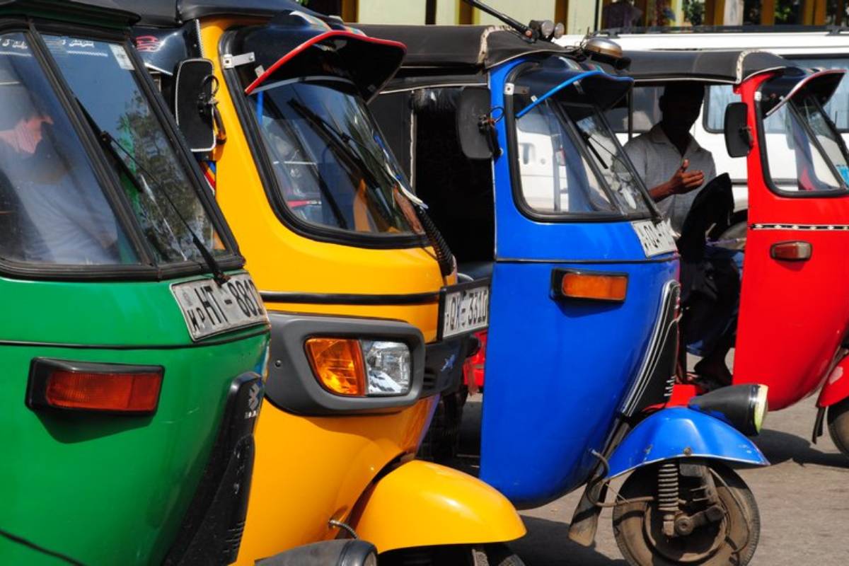 மூன்று சக்கர வாகன ஓட்டுநரின் குறைந்தபட்ச வயதை 40 ஆக உயர்த்துவதற்கான முன்னெடுப்பை அரசு மறுக்கிறது