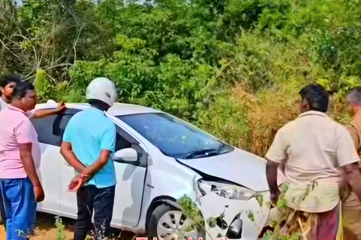 திரிணकோமலியில் காட்டுப் பகுதியில் கைவிடப்பட்ட ஆடம்பரமான வாகனம் அதிவேக போலீஸ் துரத்தலுக்குப் பிறகு