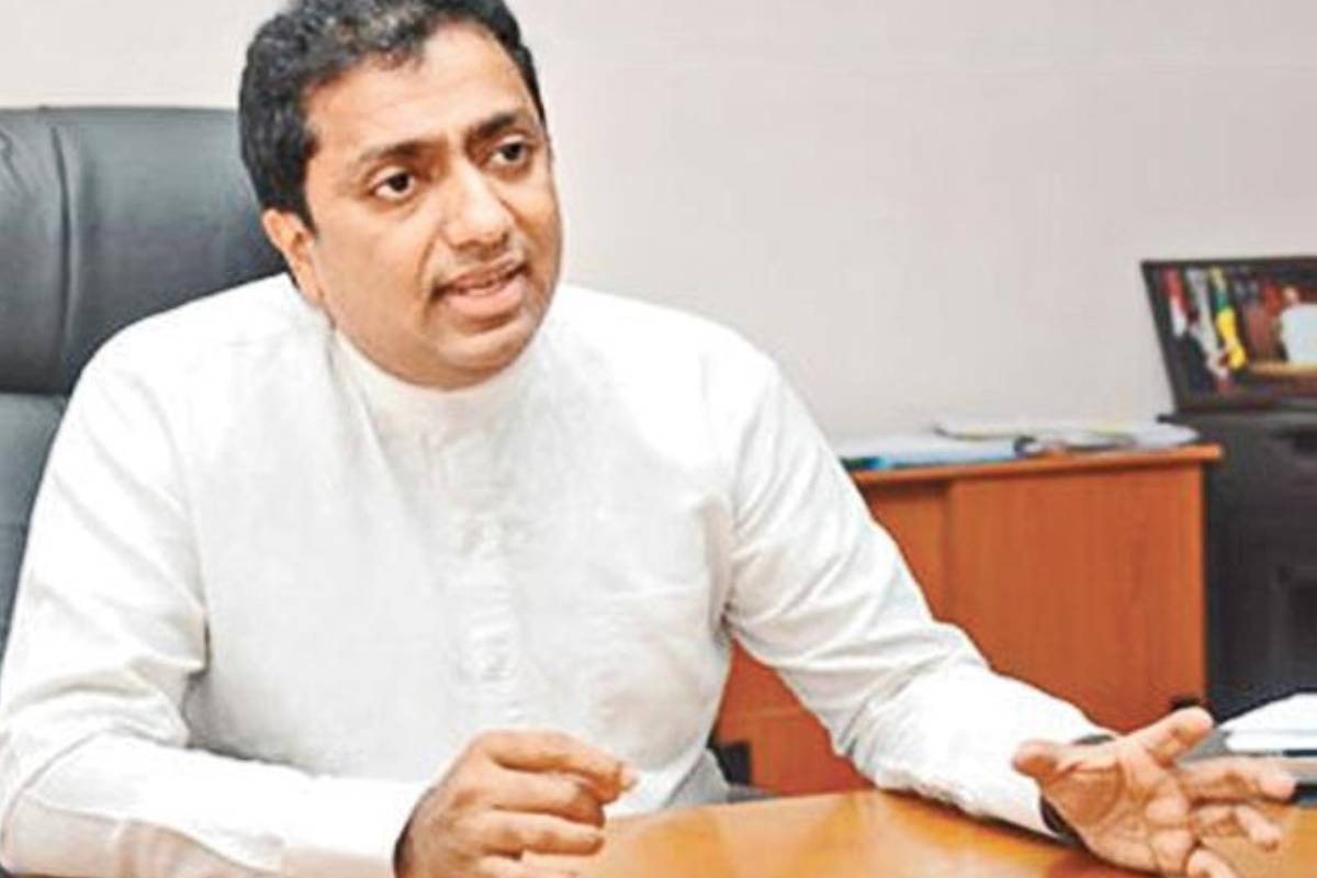 முன்னாள் அமைச்சர் அகிலா விராஜ் லஞ்சம் மற்றும் ஊழல் ஆयோग்க்கு ஆஜராகினார்