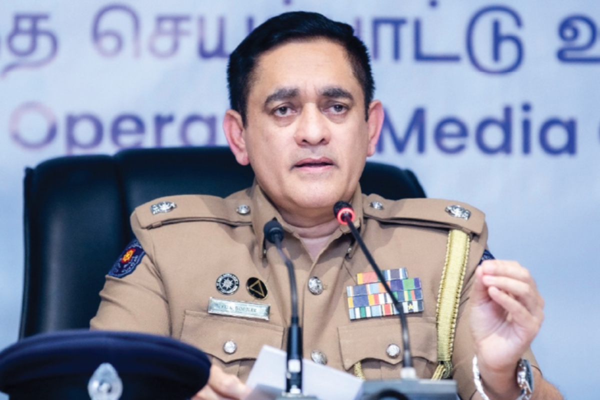 பொதுமக்கள் தவறான நடத்தை புகாரைத் தொடர்ந்து காவல்நர் இடைநீக்கம் செய்யப்பட்டார்