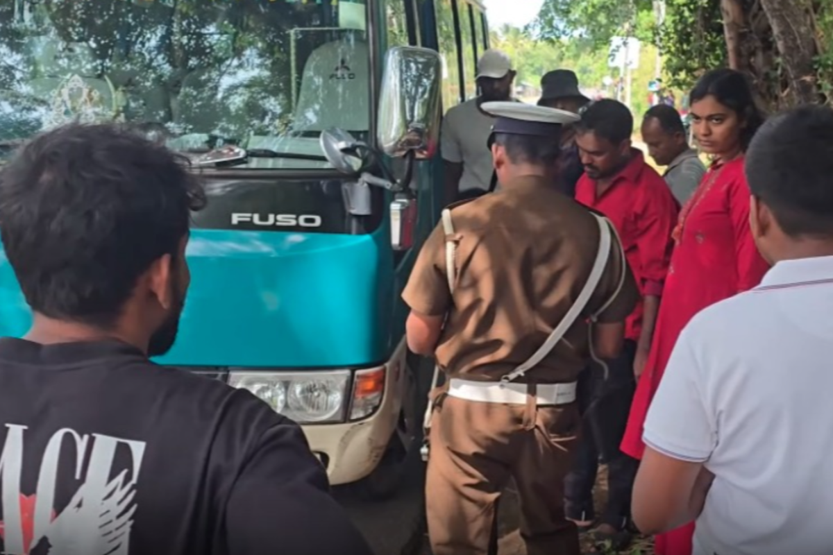 கந்தளை பேருந்து மற்றும் மோட்டார்சைக்கிள் மோதலில் இளம் போலீஸ் அधिकாരி படுகாயம்