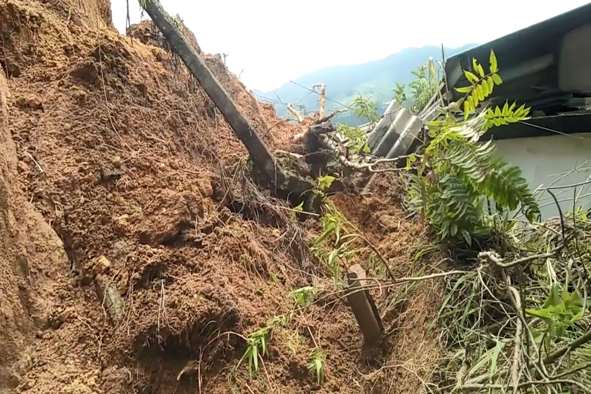 பொல்பිටිගම இல் மண்சரிவுக்குள் புதைந்த வீட்டிலிருந்து நான்கு உடல்கள் மீட்கப்பட்டன