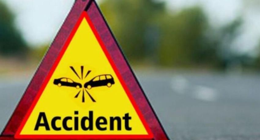 Four Injured After Private Bus Overturns in Nawalapitiya