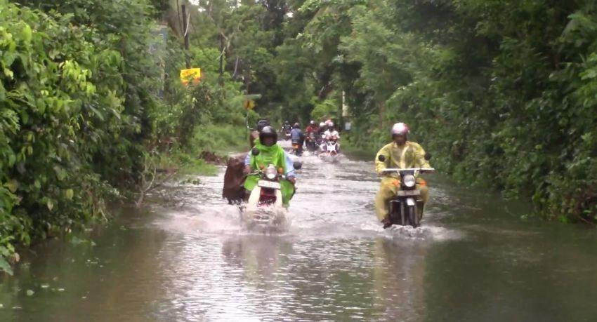 Weather Warning: Slow Down, Switch On Lights, Keep Distance
