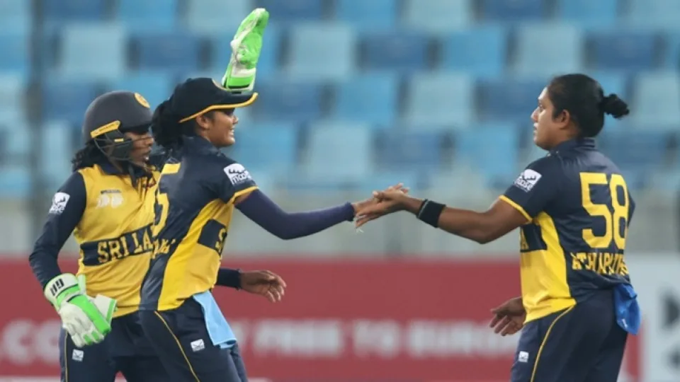 Sri Lanka begins Asia Cup title defence with commanding win over UAE