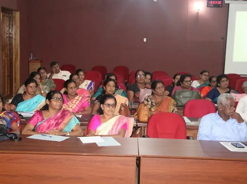 திருකோணமலை உள்ளாட்சி தேர்தলுக்கு வாக்குச்சீட்டு விநியோகம் குறித்த कর্मীகள் பயிற்சி நடத்தியது